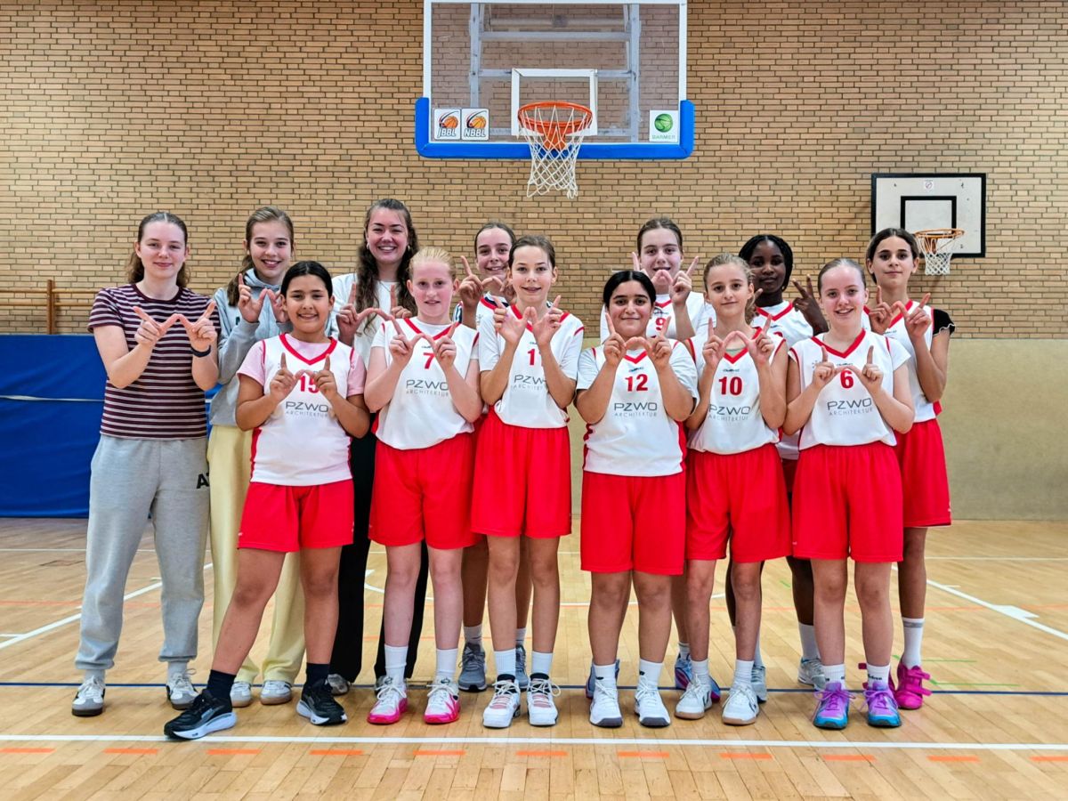 U14 Mädchen besiegen BTS Neustadt deutlich, Bild 1 von 9