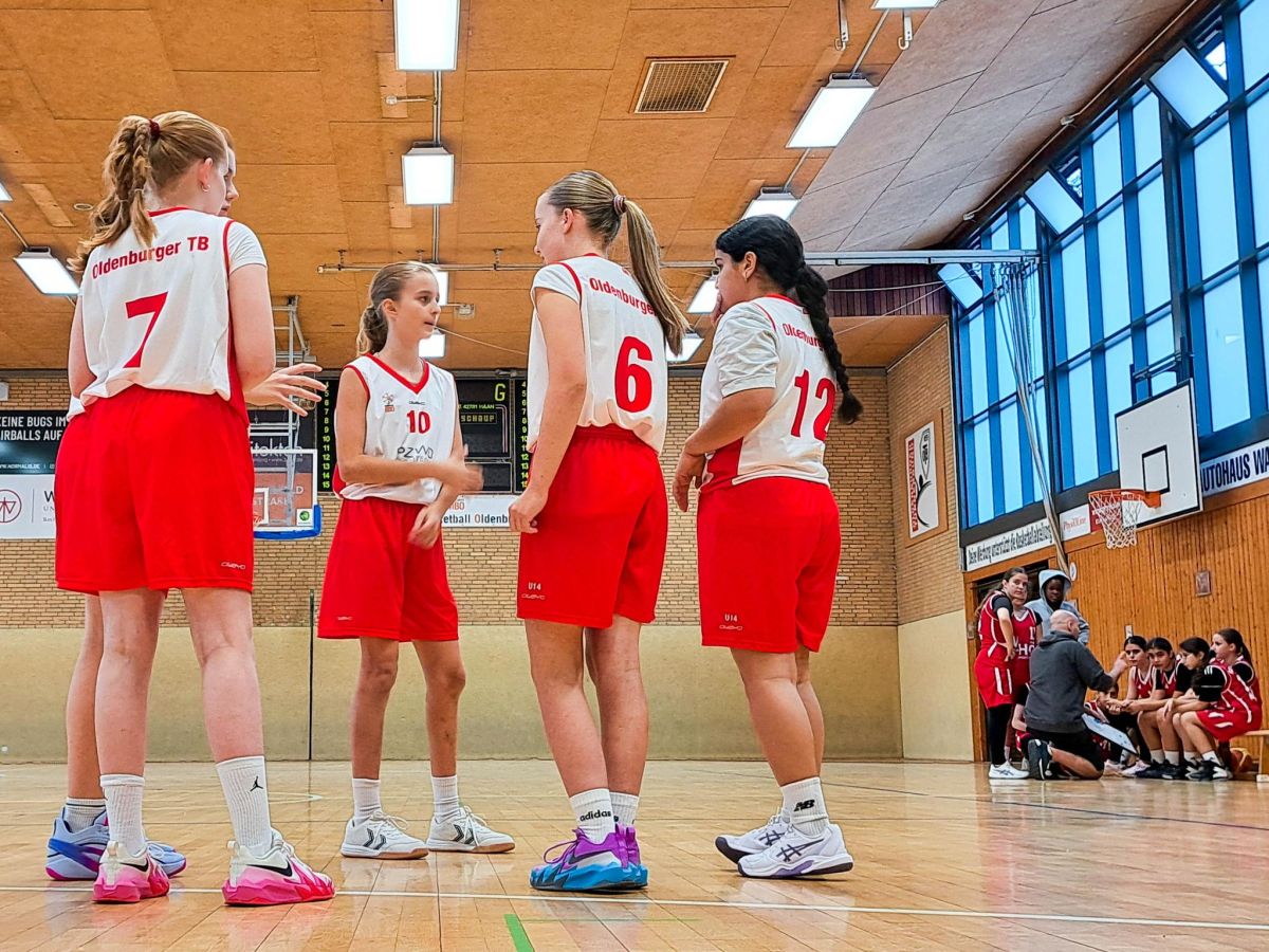 U14 Mädchen besiegen BTS Neustadt deutlich, Bild 2 von 9