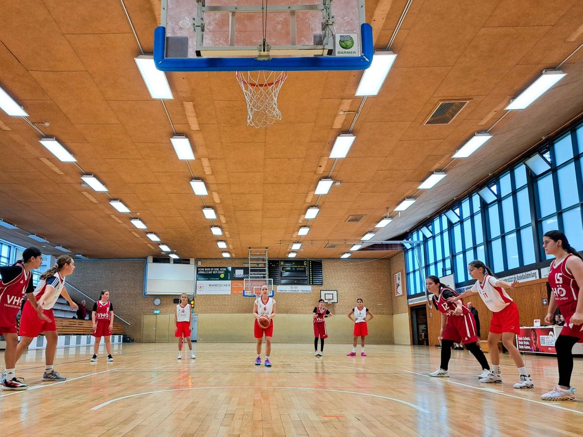 U14 Mädchen besiegen BTS Neustadt deutlich, Bild 7 von 9